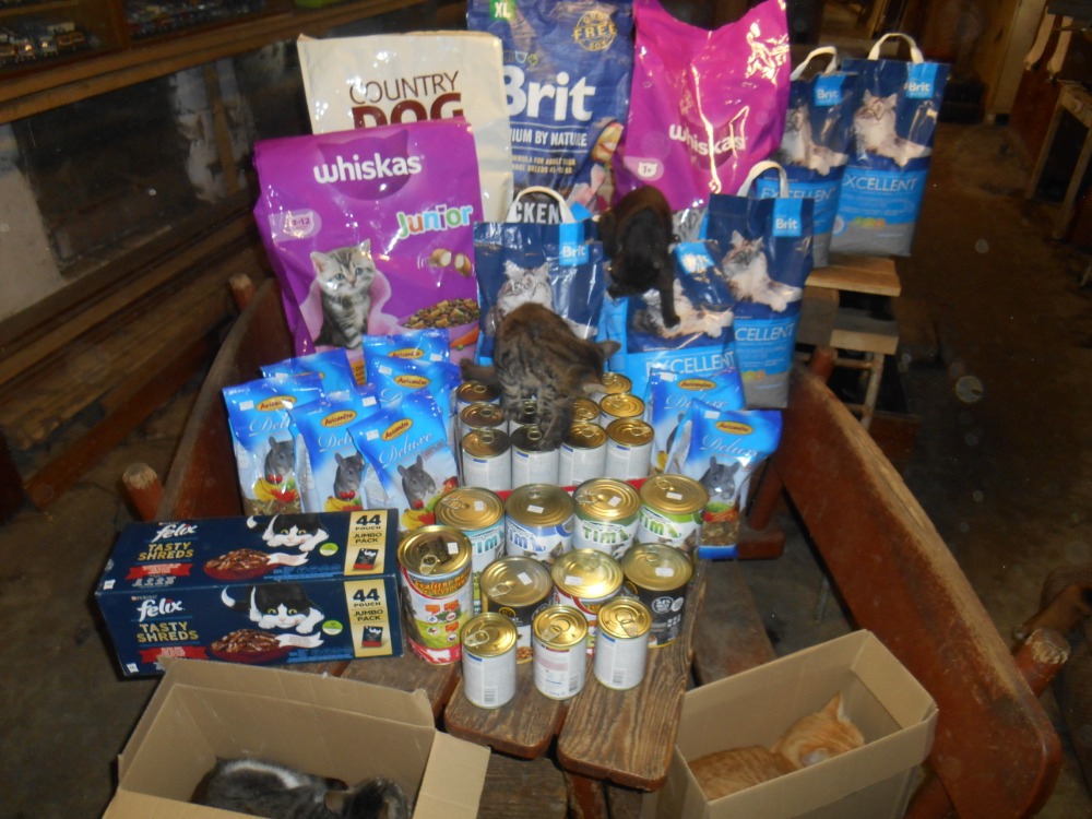 Předání krmiva pro Medlešická zvířátka