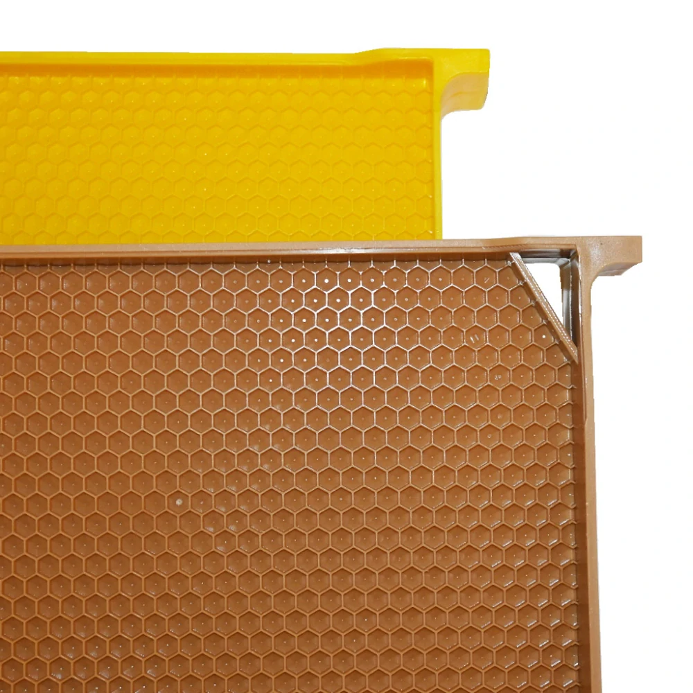 Celoplastový rámek r.m. 39x24 - 3 gen. - termoplast - hnědý
